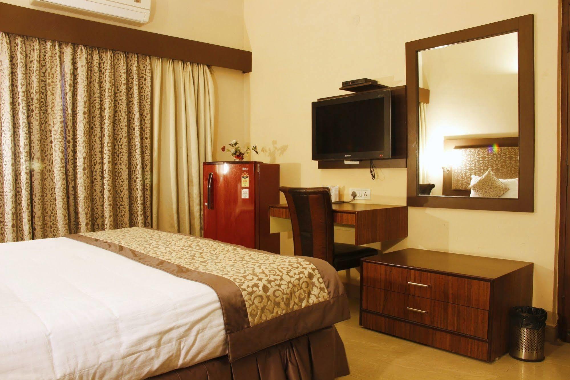 Genx Banjara Hill 1589 Hotel Hyderabad Eksteriør billede